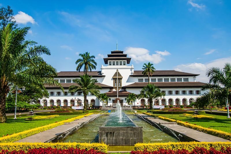 Bandung City Tour with High-Speed Rail (Whoosh) from Jakarta - A full day, from hotel pickup to Jakarta return