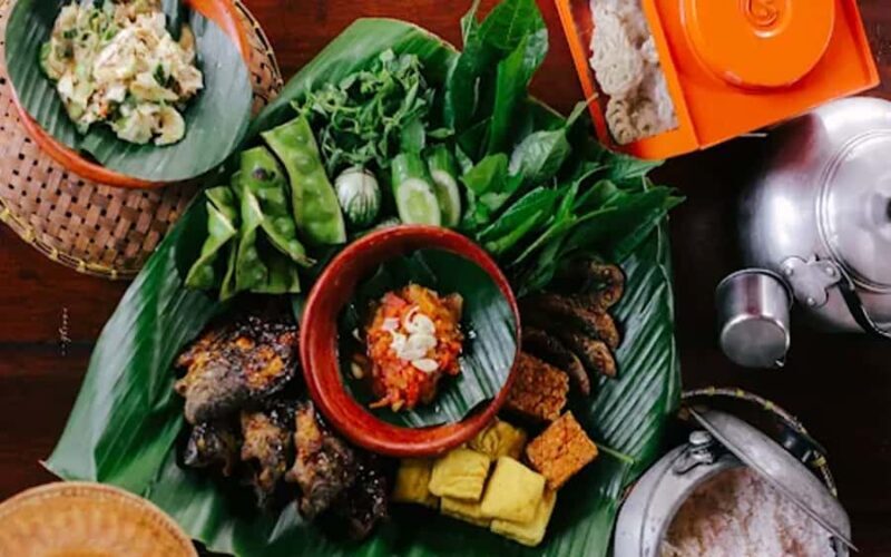 Bandung Countryside Tour: Waterfall, Rice Fields & Culture - Cultural Show and Arts Market