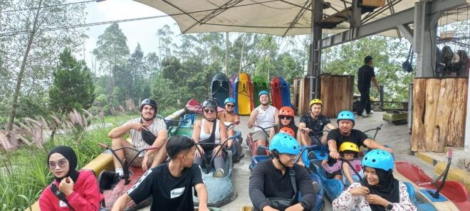 Bandung: Volcano, Hot Spring, Mud Bath & Tea Plantation - Delicious Lunch Options