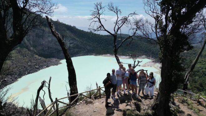 Bandung: Volcano, Hot Spring, Mud Bath & Tea Plantation - Relaxing at Kawah Rengganis