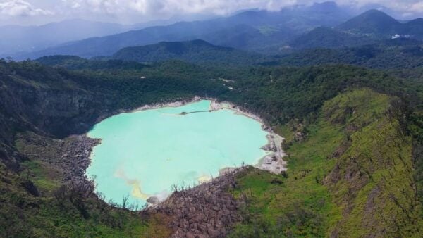 Bandung: Volcano, Hot Spring, Mud Bath & Tea Plantation - Tour Inclusions and Amenities