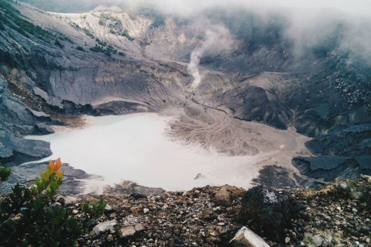 Bandung:Volcano,Hot Spring,Waterfall,Tea Plantation - Tangkuban Perahu Volcano Exploration