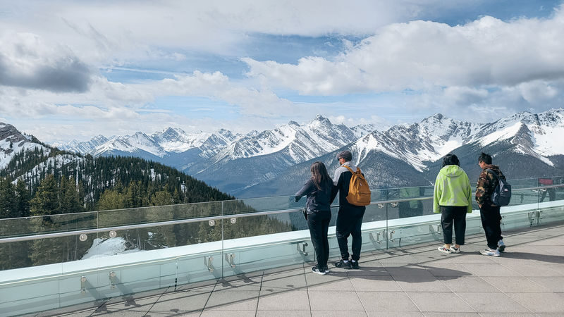 Banff area and Johnston Canyon Day Tour from Calgary - Banff town: 90 minutes to eat, shop and wander