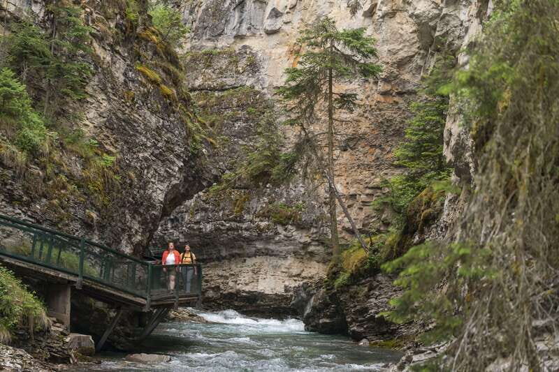 Banff: Banff Town, Gondola, and Johnston Canyon Day Tour - Guide & Experience Quality