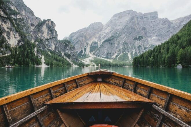 Banff/Canmore: Lake Louise, Moraine Lake & Emerald Lake Tour - Seasonal Adjustments