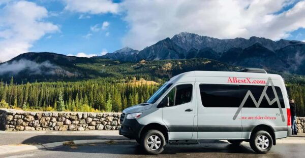 Banff/Canmore to Calgary YYC Aiport (Shared Shuttle Bus) - Luggage and Passenger Capacity