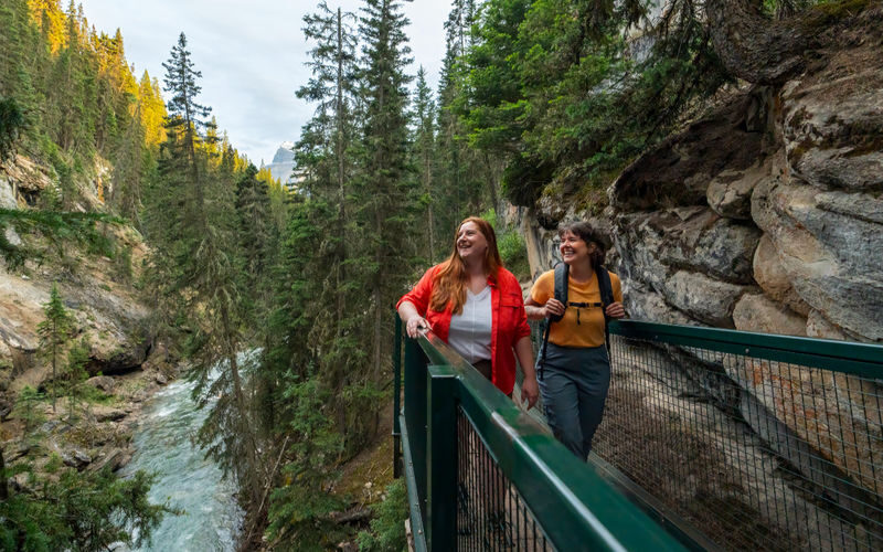 Banff Gondola, Johnston Canyon & Lake Minnewanka Full-Day Tour - Lake Minnewanka: space to slow down