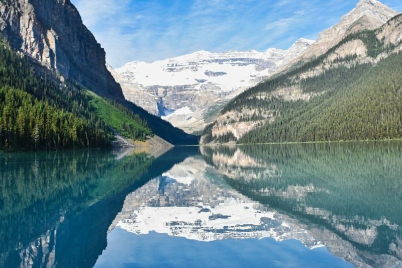 Banff Lake Louise and Moraine Lake Full-Day Tour with Canyon Hike - Banff Town: a short pause between natural sights