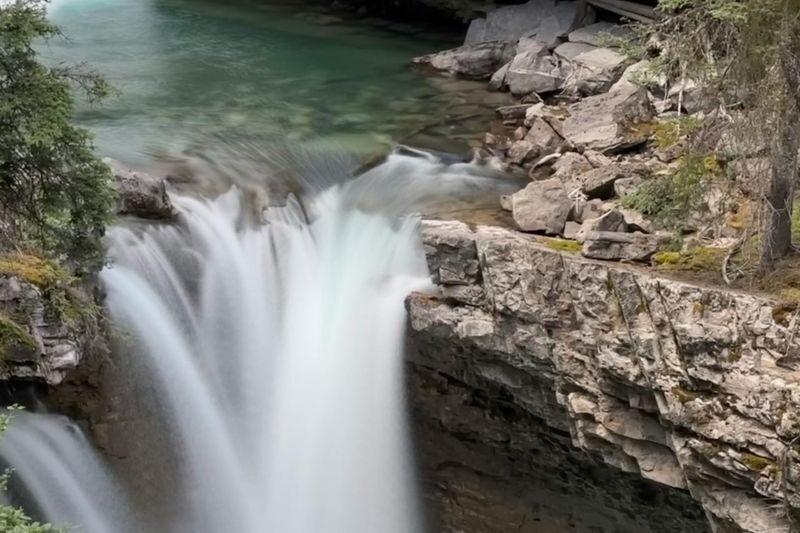 Banff Lake Louise and Moraine Lake Full-Day Tour with Canyon Hike - A good fit if you’d rather not drive