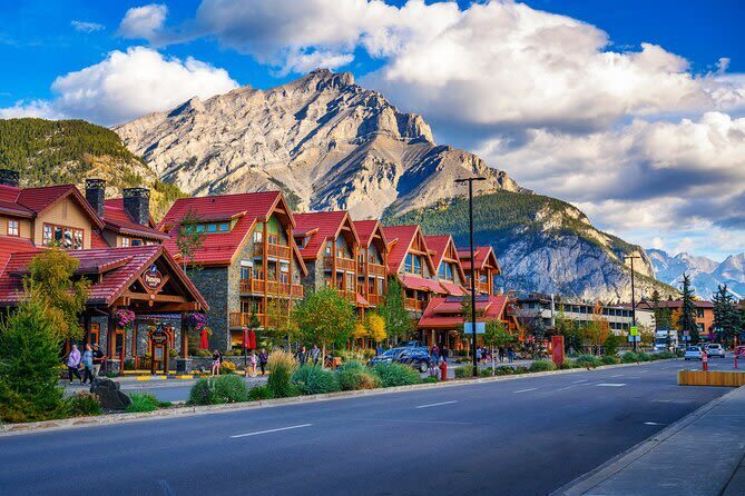 Banff Lake Louise & Johnston Canyon Half-Day Tour - Lake Louise and Moraine Lake: confirm the version you are booking