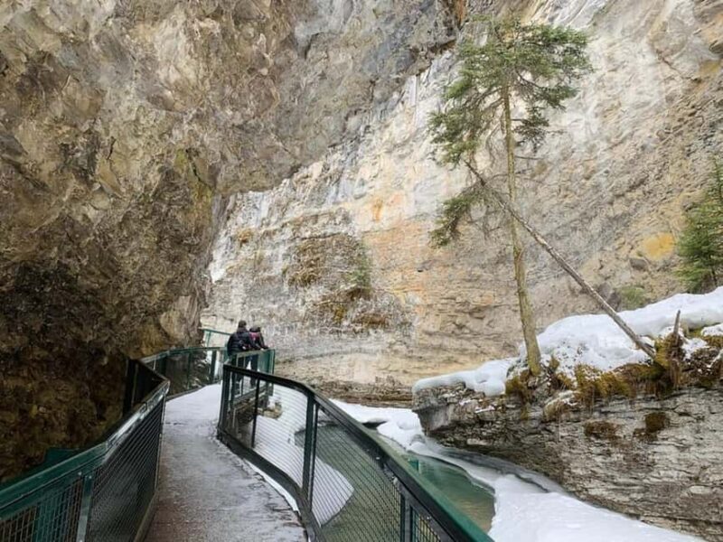 Banff : Lake Louise, Moraine, Emerald & Johnston Canyon tour - The Value of This Experience