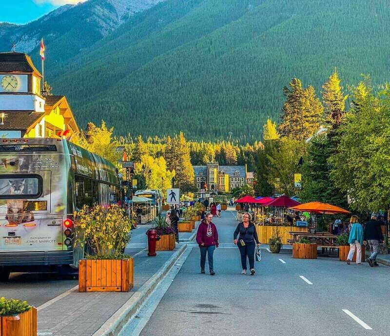 Banff: Lake Louise, Moraine, Emerald & Johnston Canyon Tour - An In-Depth Look at the Tour Experience