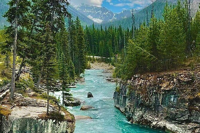 Banff National Park Tour with a Small Group - An In-Depth Look at the Banff National Park Tour