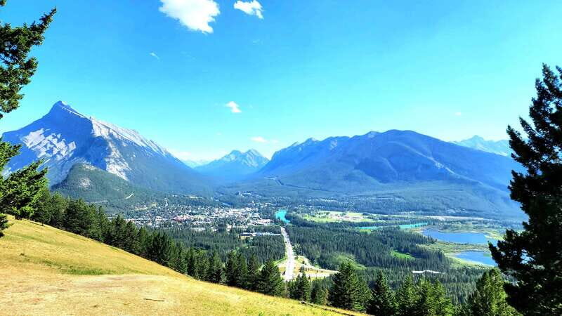 Banff Private Full-Day Tour Lake Louise, Gondola & more - FAQs