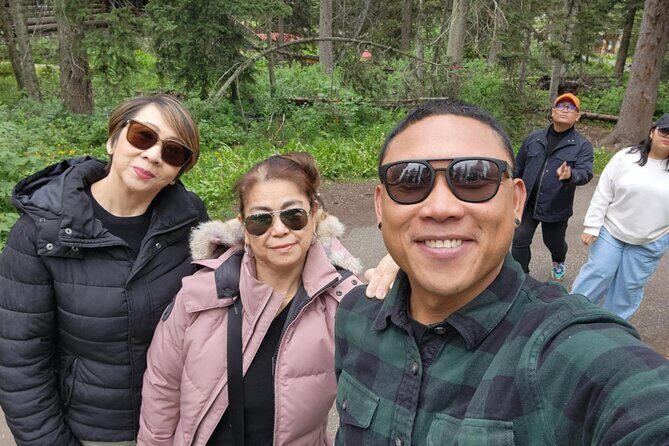 Banff: Shared Sightseeing Tour to Moraine Lake and Lake Louise - What We Learned from the Reviews