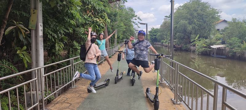 Bang Krachao Half-Day Small Group E-Scooter Tour - Bang Nam Phueng Floating Market, when it is open