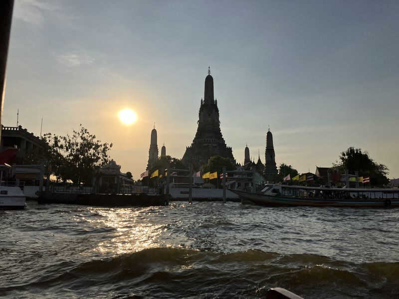 Bangkok 2-Hour Canal Tour by Teak Boat from Bangkok - What the two-hour format gives you