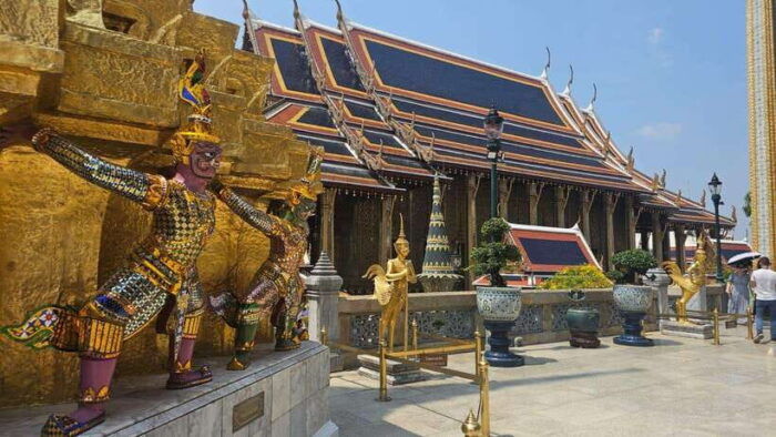 Bangkok 3-Major Royal Temples Walking Tour - Accessibility and Suitability