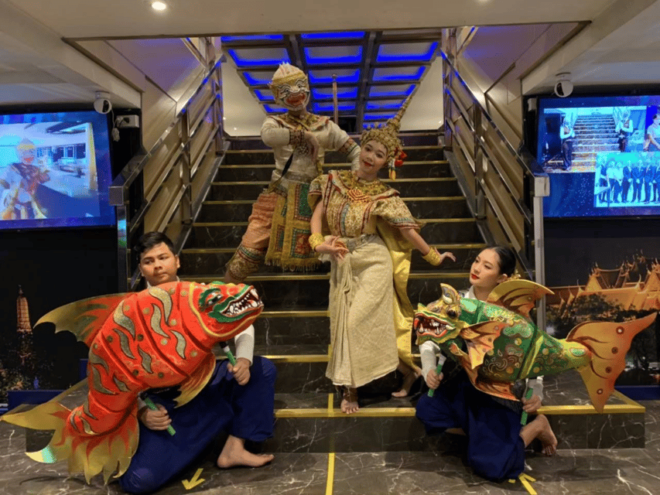 Bangkok: Alangka Chao Phraya River Dinner Cruise - Onboard Amenities and Services