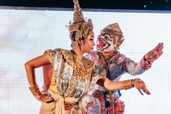 Bangkok: Alangka Luxury Buffet Dinner Cruise With Live Music - Common Questions