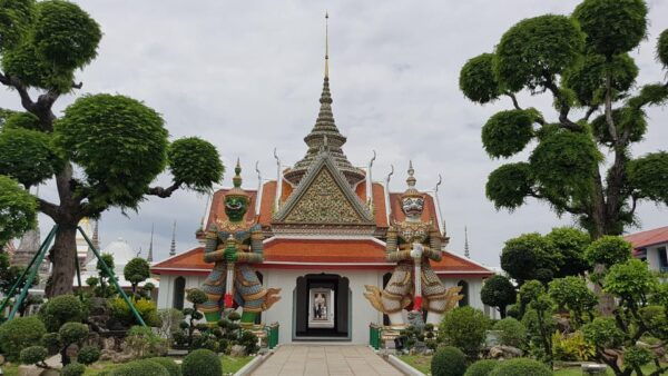 Bangkok: Amazing Bangkok City & Temple Tour With Local Guide - Tips for Travelers