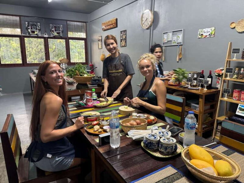 Bangkok: Authentic Thai Cooking Class - Cozy, Hands-On - The Food and Cooking Techniques