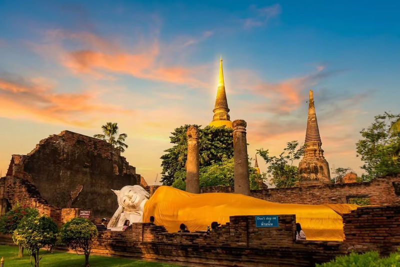 Bangkok Ayutthaya & Bang Pa-In Palace Small Group Tour - Small group does not always mean private