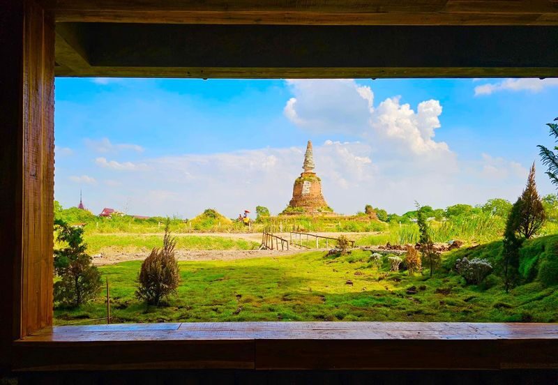 Bangkok Ayutthaya Half-Day UNESCO Site Tour with Boat - Wat Mahathat and the pull of the old capital