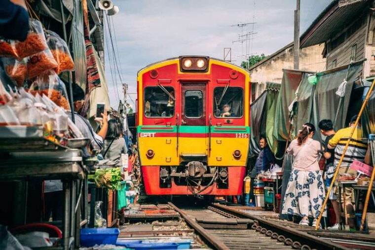 Bangkok: Ayutthaya, Railway & Floating Markets Full-Day Tour - Maeklong Railway Market