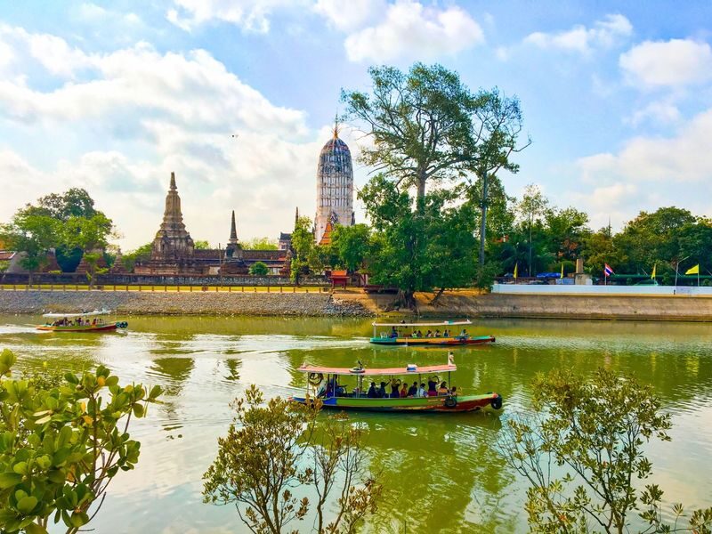 Bangkok: Ayutthaya Temples & Boat Tour with Lunch - Lunch by the river