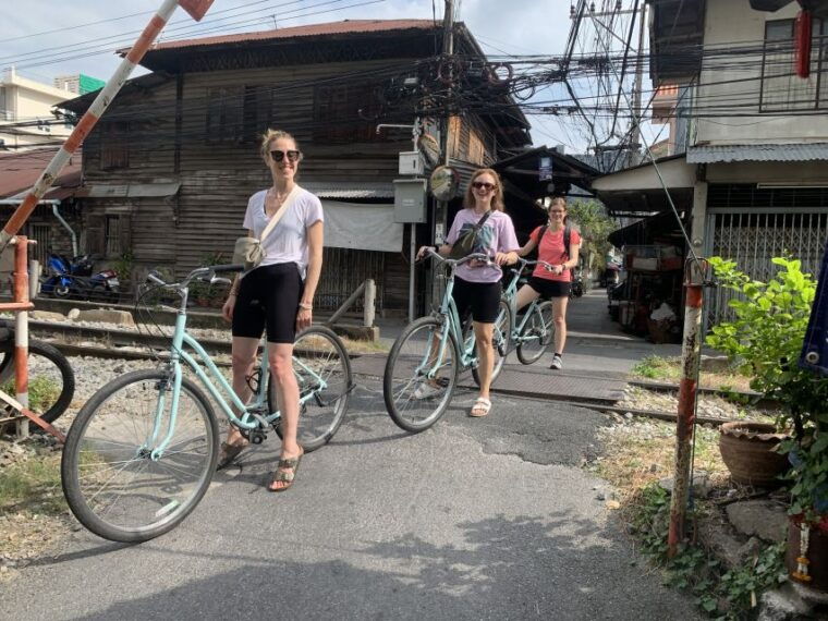 Bangkok: Backstreets and Hidden Gems Bike Tour - Discovering Wat Paknam Phasi Charoen