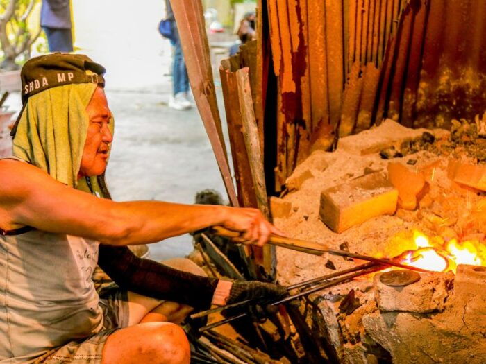 Bangkok: Backstreets and Historic With Temples Bike Tour - Getting to the Meeting Point