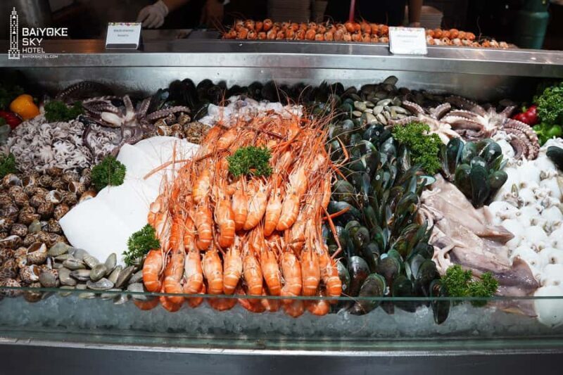 Bangkok : Baiyoke Sky Lunch Buffet 82nd Floor Crystal Grill - Who Should Consider This Experience?