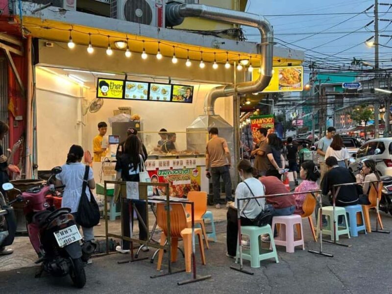 Bangkok: Banthat Thong Road Food Tour with Rooftop Drink - FAQs