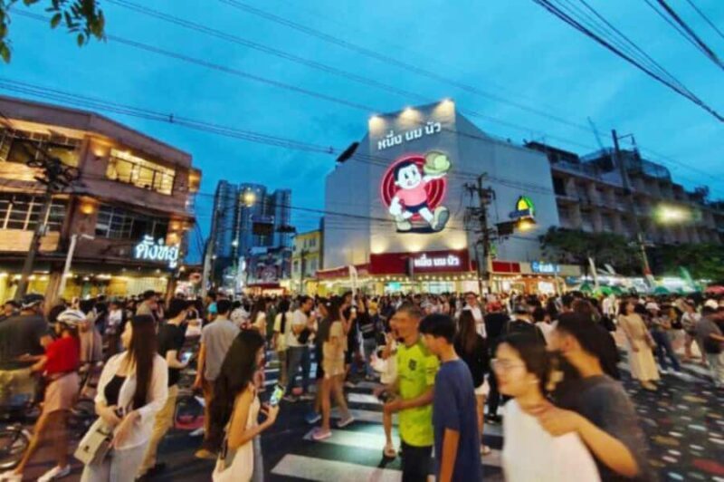Bangkok: Banthat Thong Road Food Tour with Rooftop Drink - Why You Should Consider This Tour