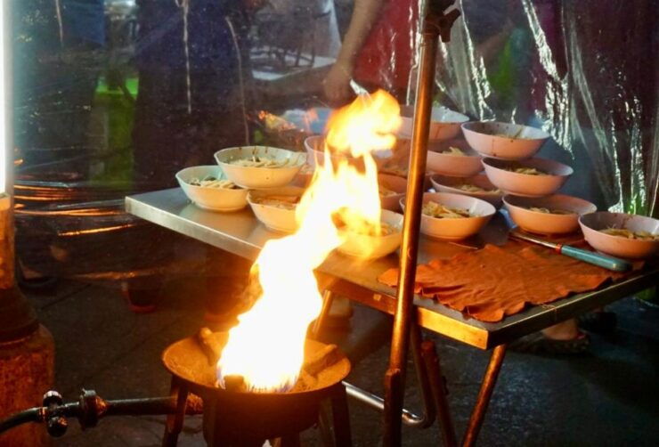 Bangkok: Before & After Sunset Tour With Street Food Tasting - Tour Overview