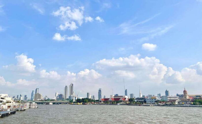 Bangkok: Boat Bliss Riverside Cruise Tour and Wat Arun Visit - Admiring the Scenic Views