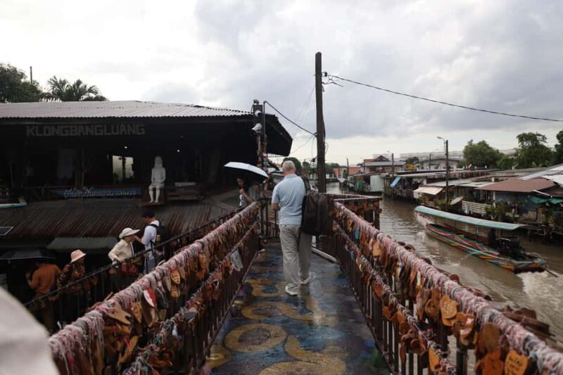 Bangkok by Breeze: A Slow Adventure Along the River - The Guide’s Role and Authentic Experiences