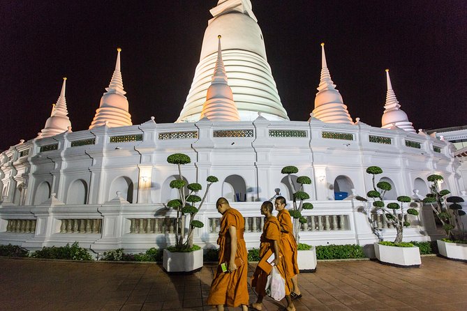 Bangkok by Night: Temples, Markets and Food by Tuk-Tuk - The Sum Up