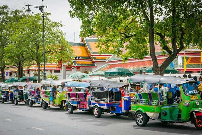 Bangkok by Night Tuk Tuk Tour: Markets, Temples & Food - Savoring Local Food and Drinks