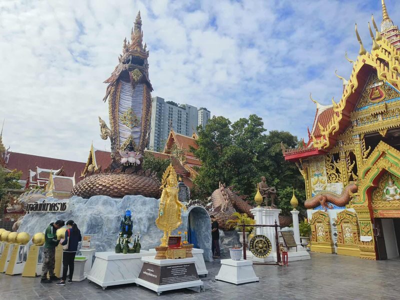 Bangkok Canals Hop-On Hop-Off Boat Tour - Talat Phlu Market is a taste of local routine