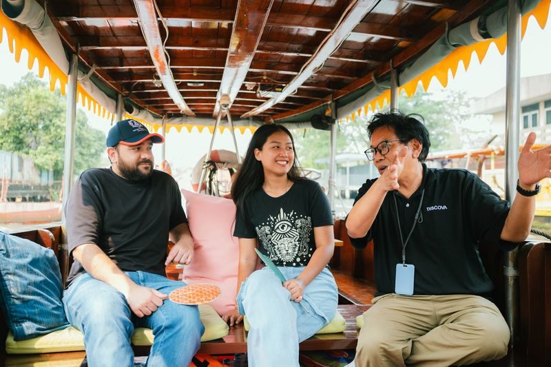 Bangkok: Canals Tour Wat Arun & Chao Phraya by Longtail Boat - A museum stop before the canals