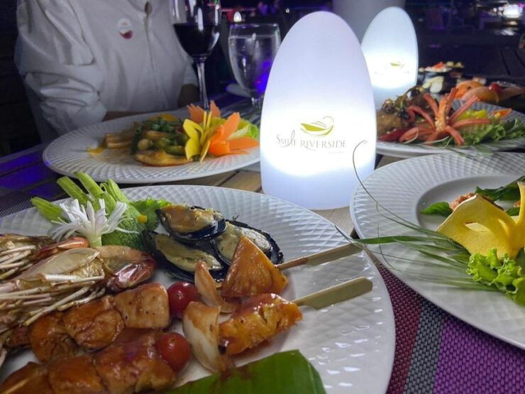 Bangkok: Chao Phraya River Buffet Dinner Cruise - Activity Details and Features