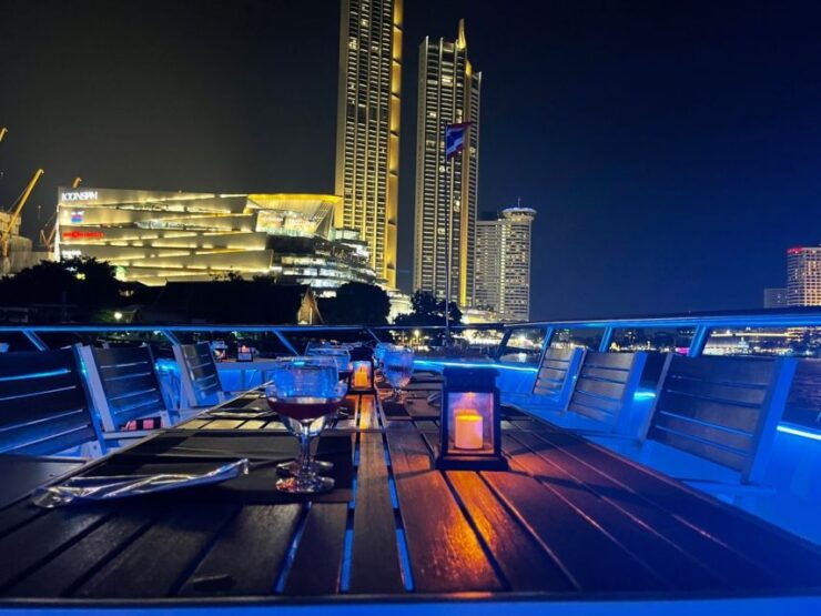 Bangkok: Chao Phraya River Buffet Dinner Cruise - Experience Highlights