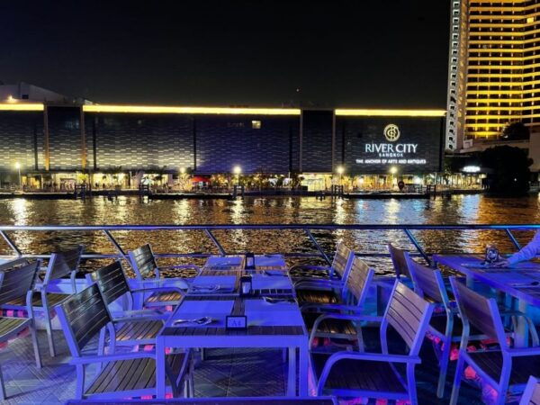 Bangkok: Chao Phraya River Buffet Dinner Cruise - Tips for a Memorable Dinner Cruise Experience