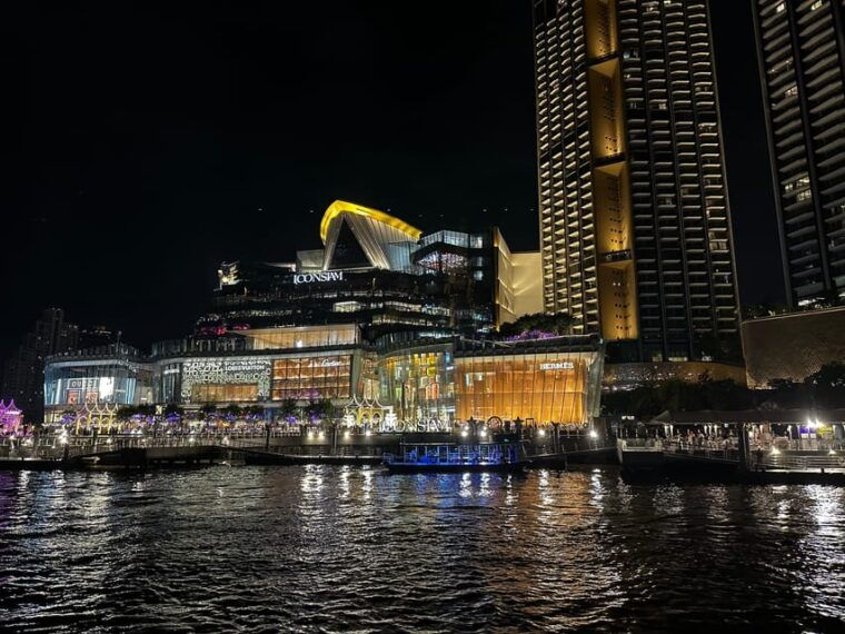 Bangkok: Chao Phraya River Cruise With Indian Buffet Dinner - Experiencing the Luxurious Cruise Setting