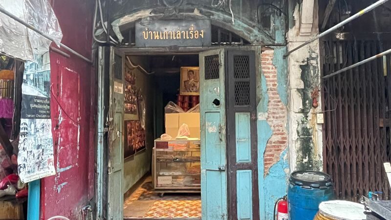 Bangkok Chinatown Half-Day Private Guided Tour - A Quiet Pause at Kuan Yim Shrine