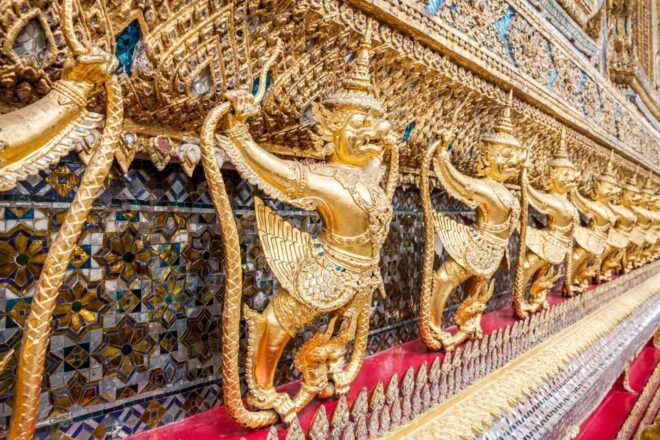 Bangkok: City Highlights Temple and Market Walking Tour - The Temple of the Emerald Buddha: a Colorful Masterpiece