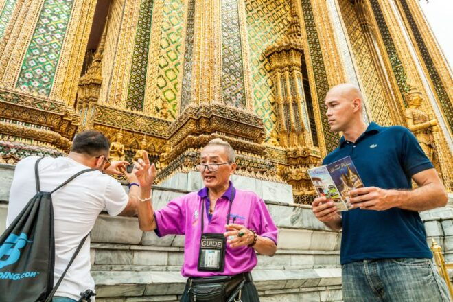Bangkok: City Highlights Temple and Market Walking Tour - Wat Pho: the Oldest and Largest Temple Complex