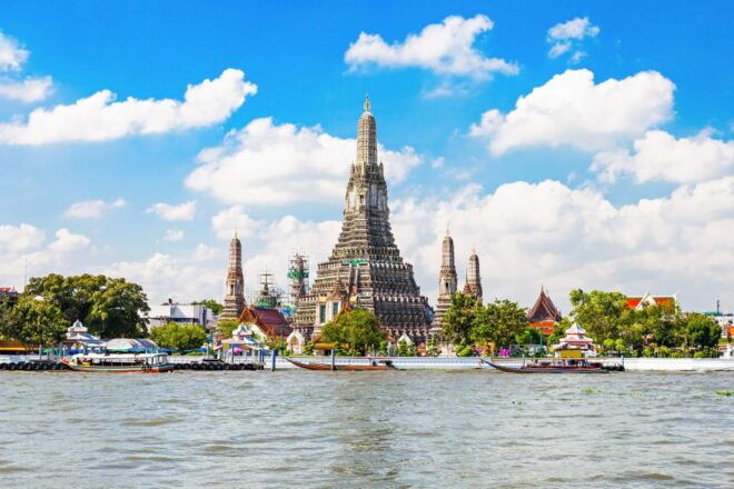 Bangkok: City Highlights Temple and Market Walking Tour - Wat Arun: the Majestic Temple of Dawn